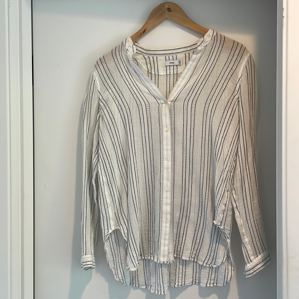 Vince lightweight tunic/blouse in size 4. In grey and white stripes.